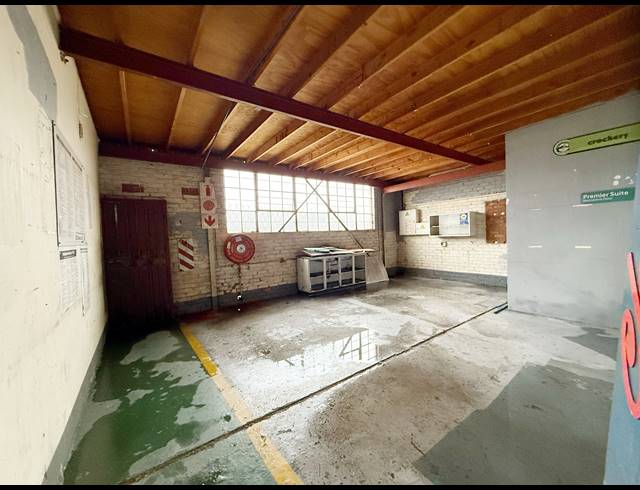 1,250M² WAREHOUSE TO LET IN WADEVILLE